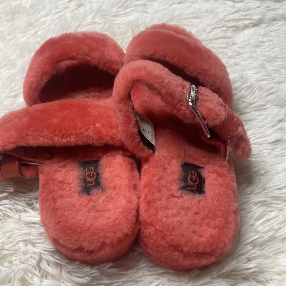 Ugg Platform Coral Colored Fuzzy Slip-On Buckle Sandals Size 8